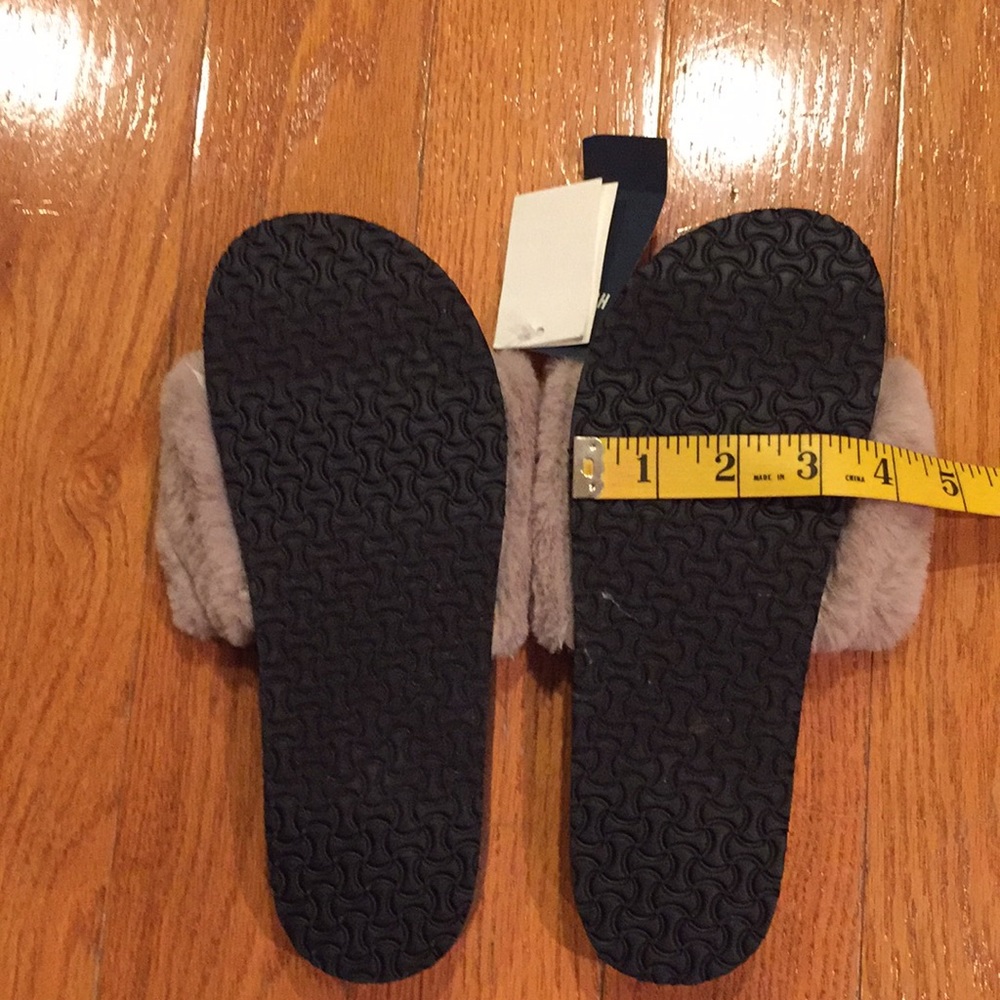 Hollister furry slides - Picture 8 of 8